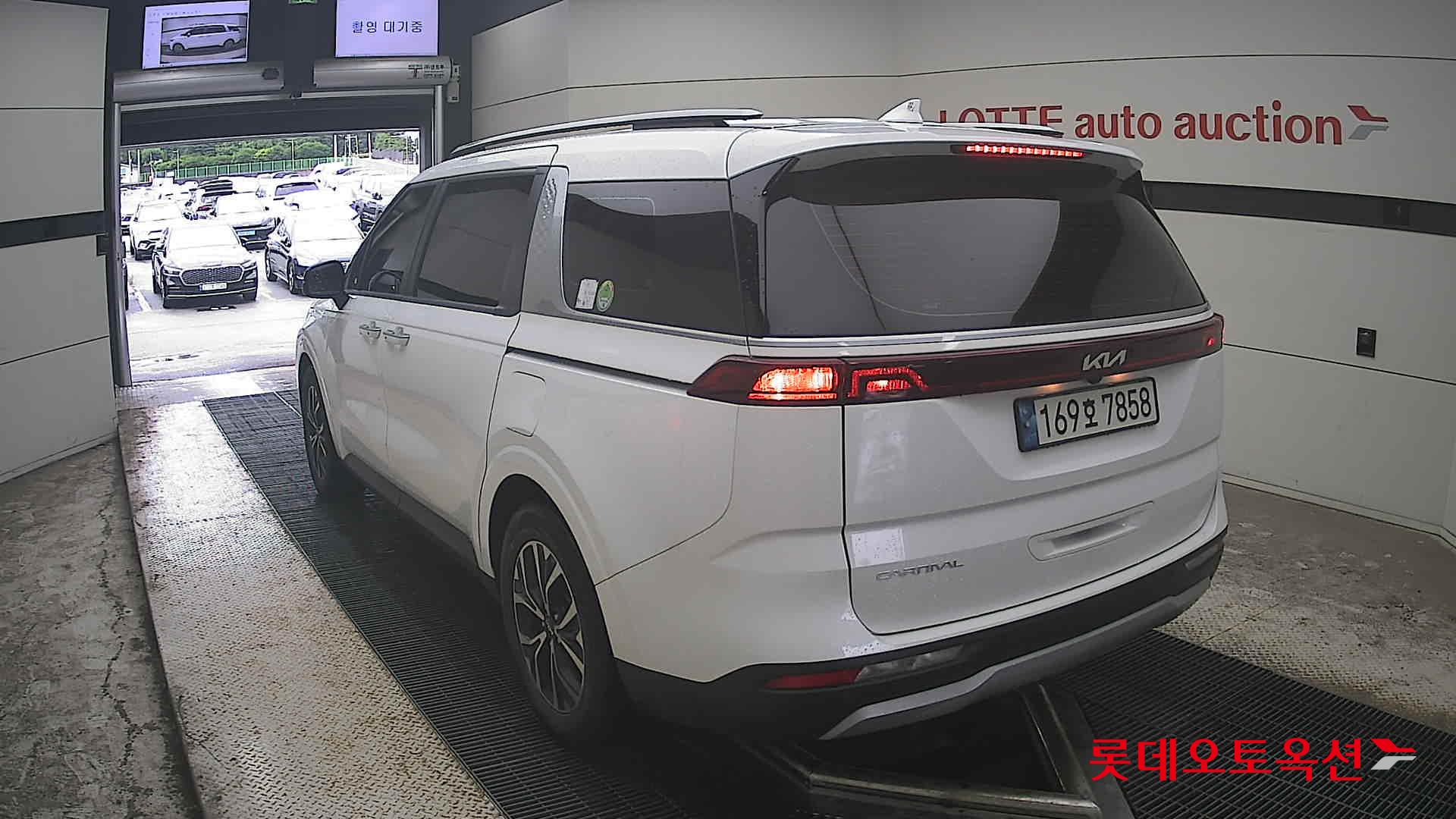 2023 - kia carnival