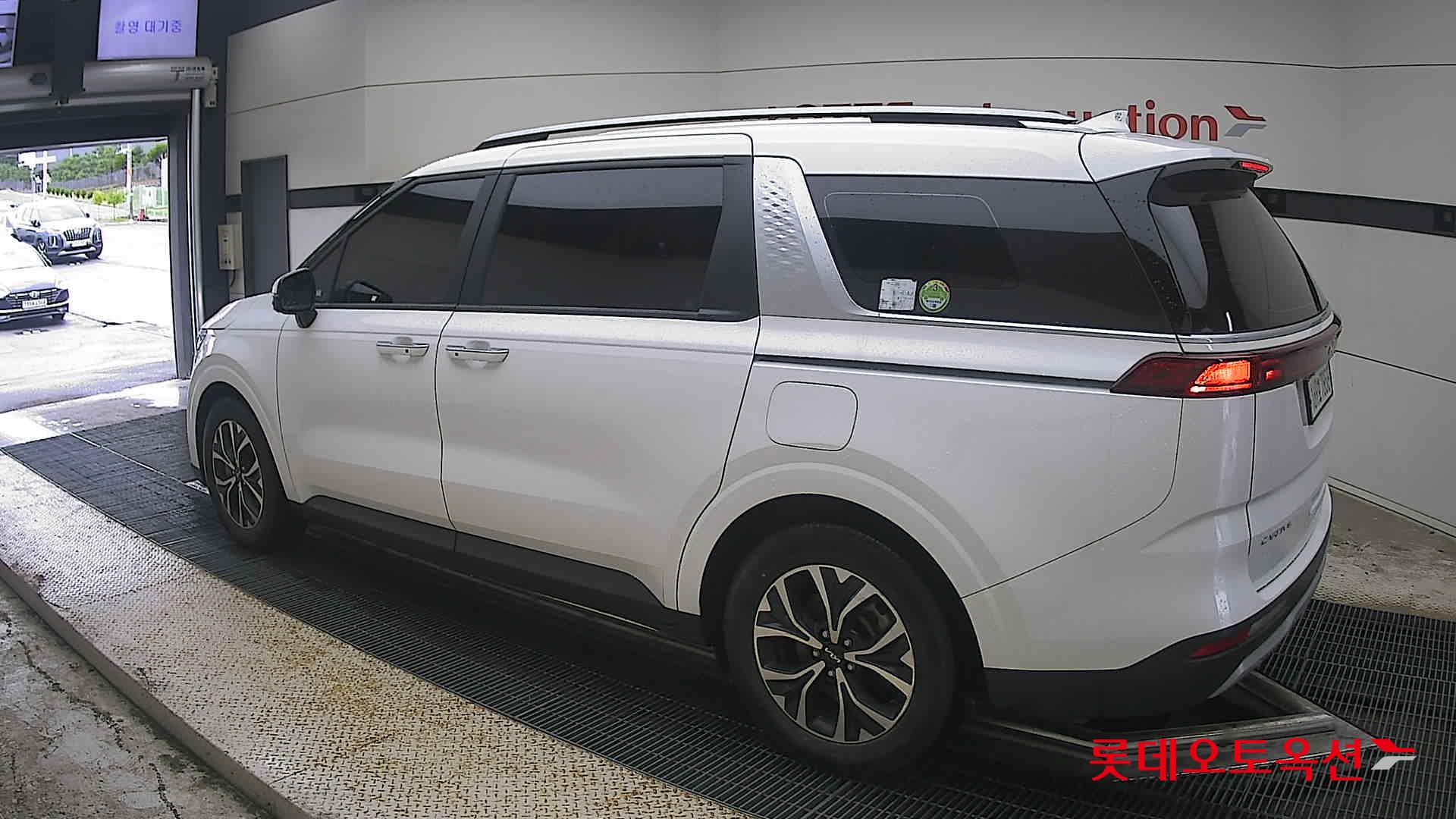 2023 - kia carnival