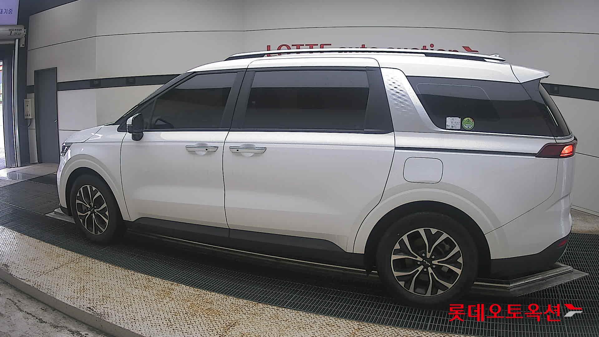 2023 - kia carnival