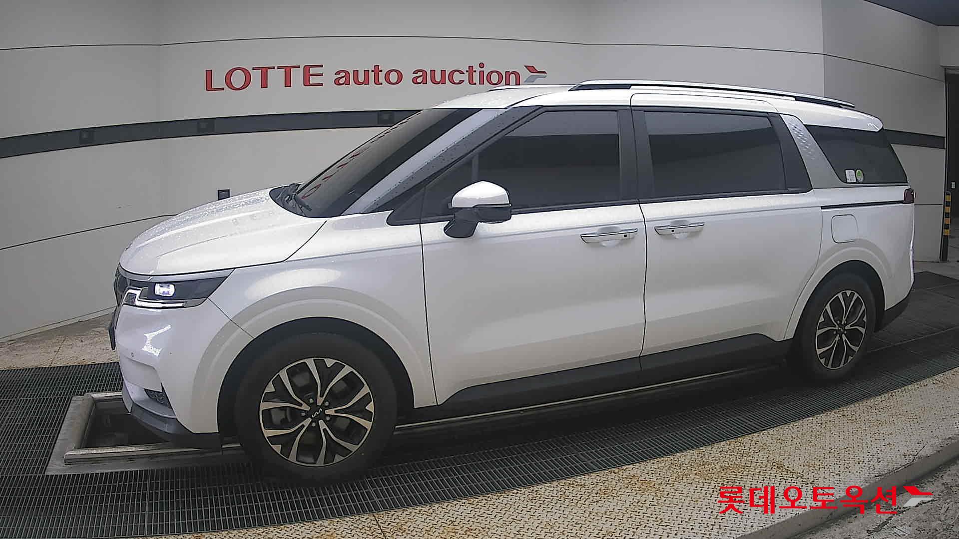 2023 - kia carnival