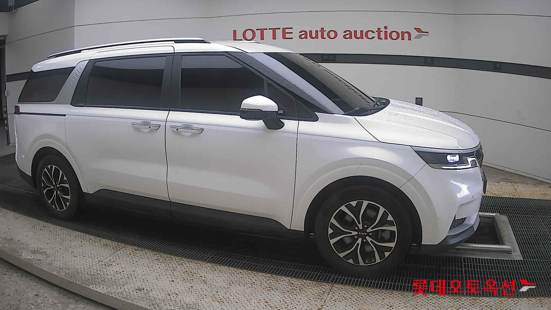2023 - kia carnival