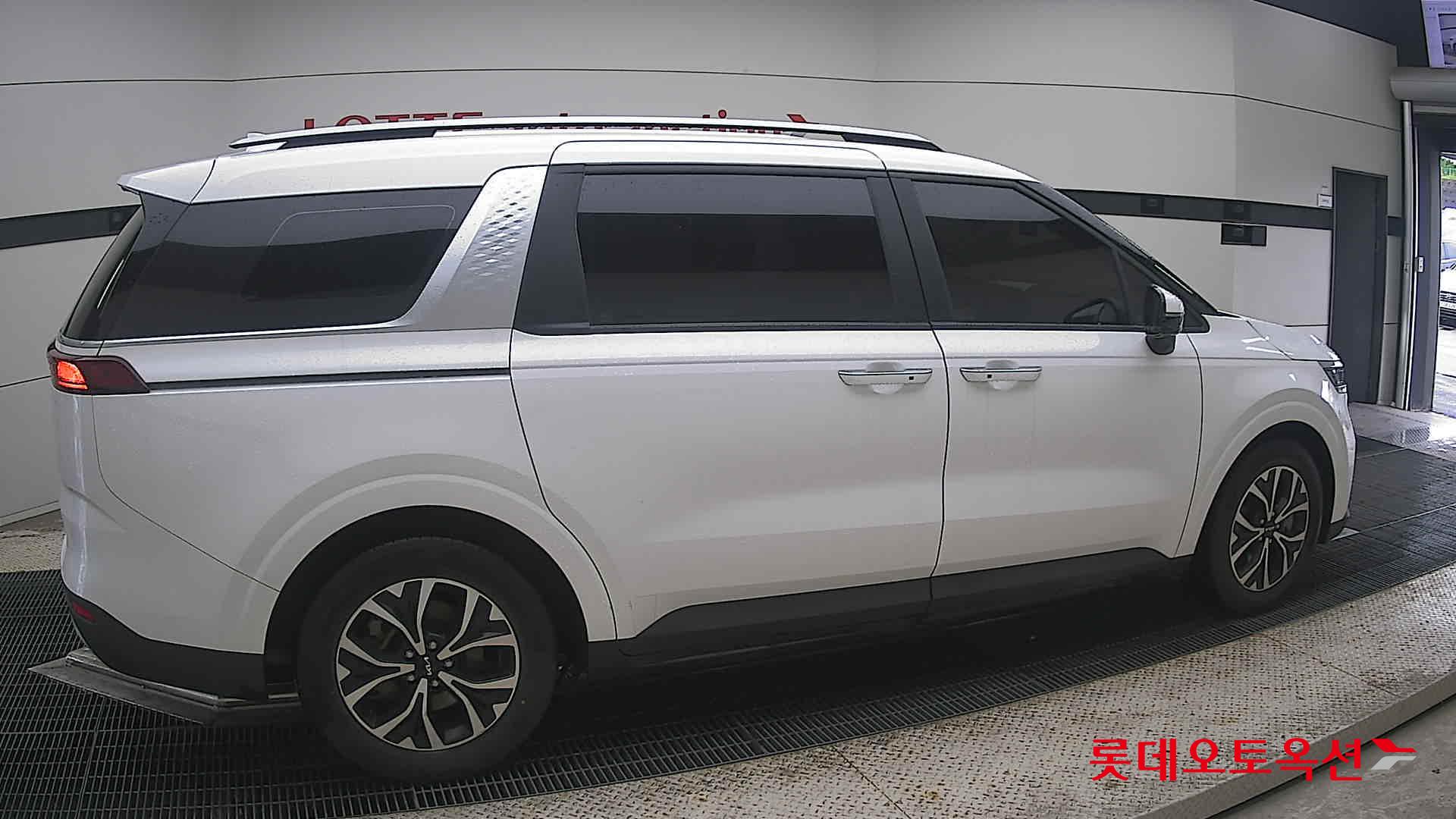 2023 - kia carnival