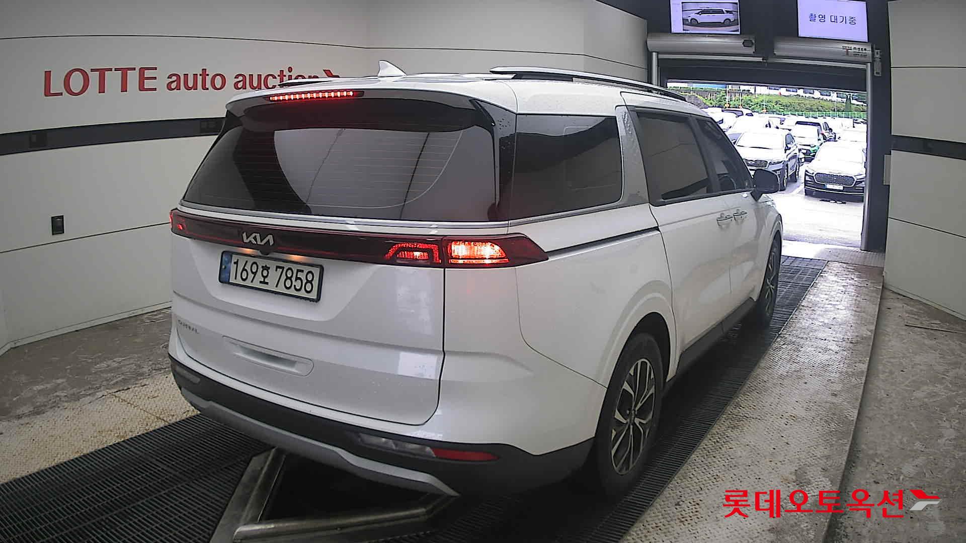 2023 - kia carnival
