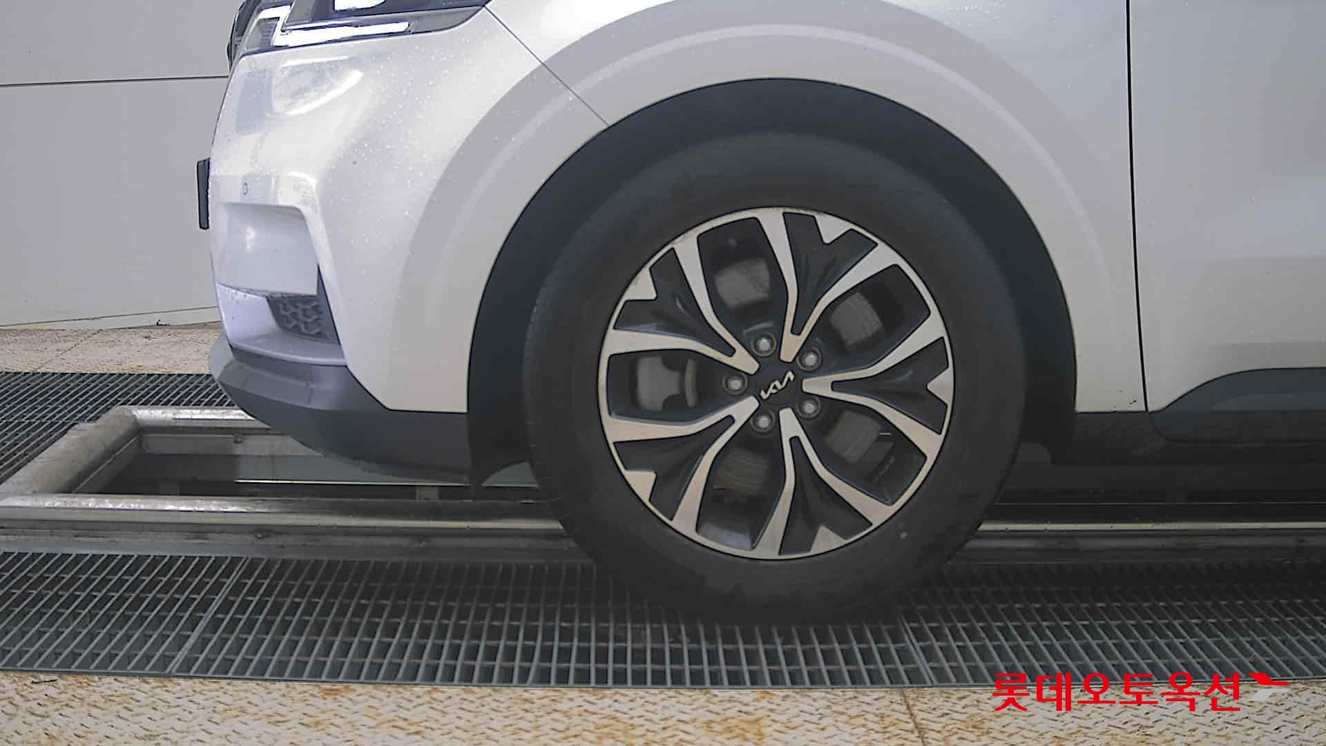 2023 - kia carnival