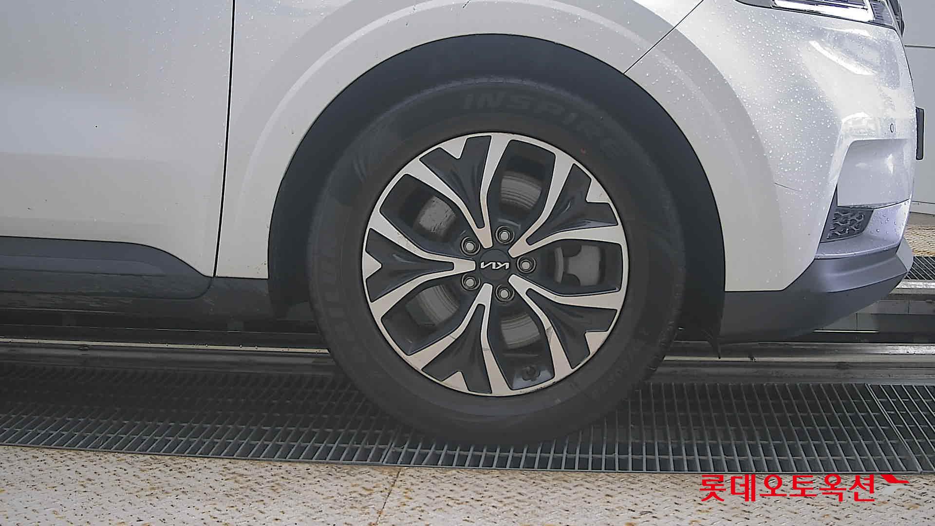 2023 - kia carnival