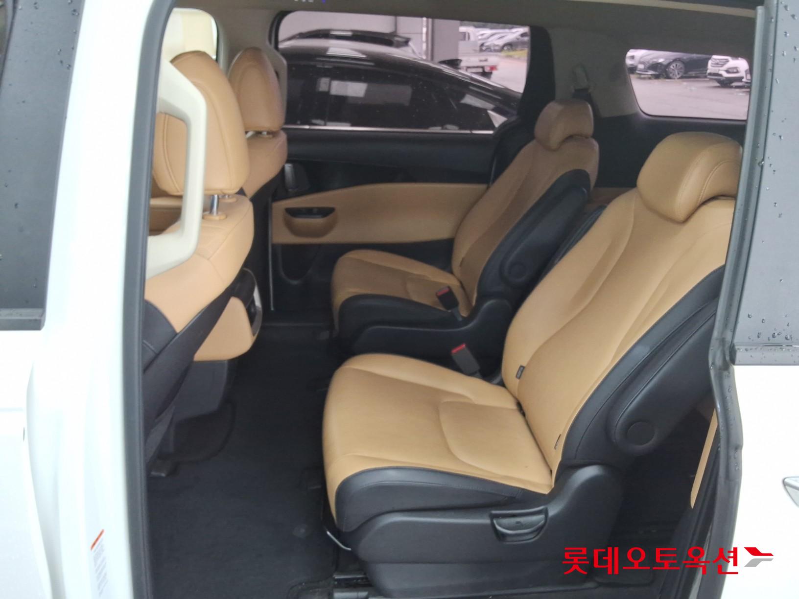 2023 - kia carnival