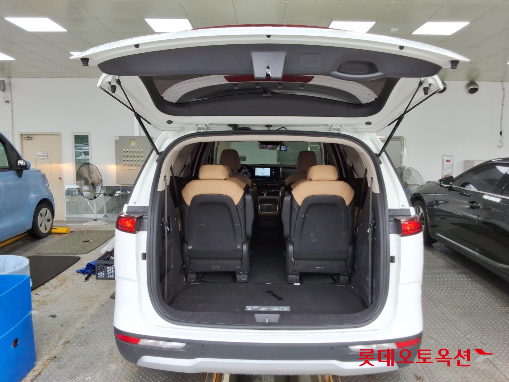2023 - kia carnival