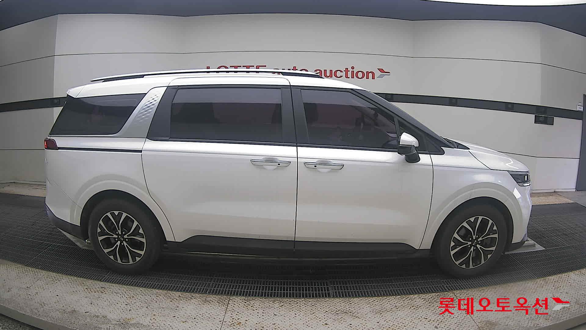 2021 - kia carnival