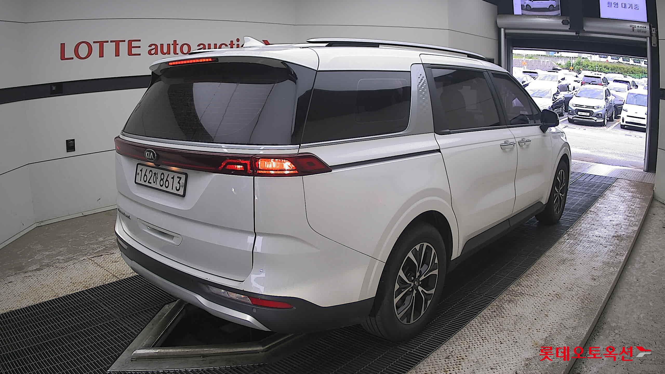 2021 - kia carnival