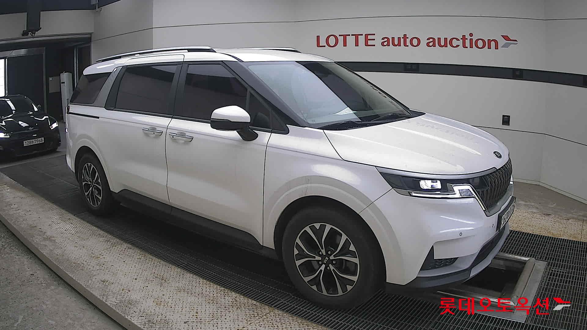 2021 - kia carnival