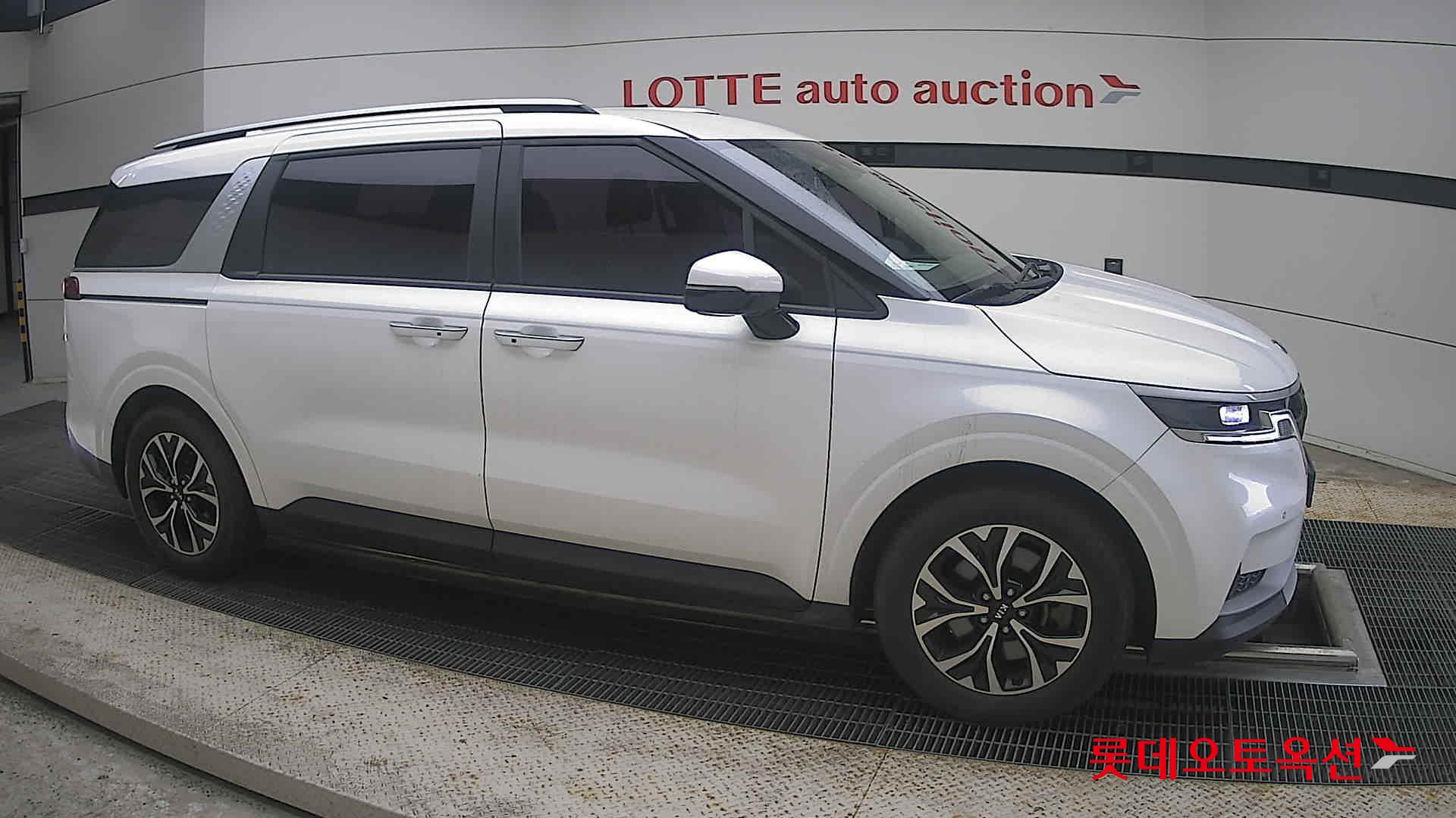 2021 - kia carnival