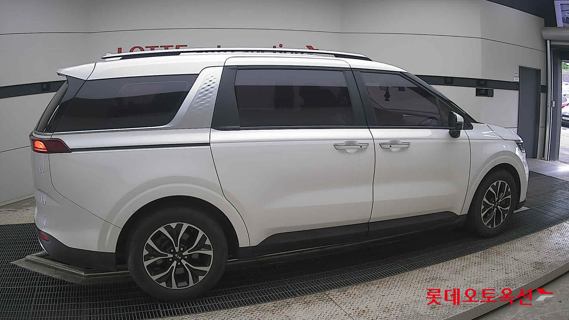 2021 - kia carnival