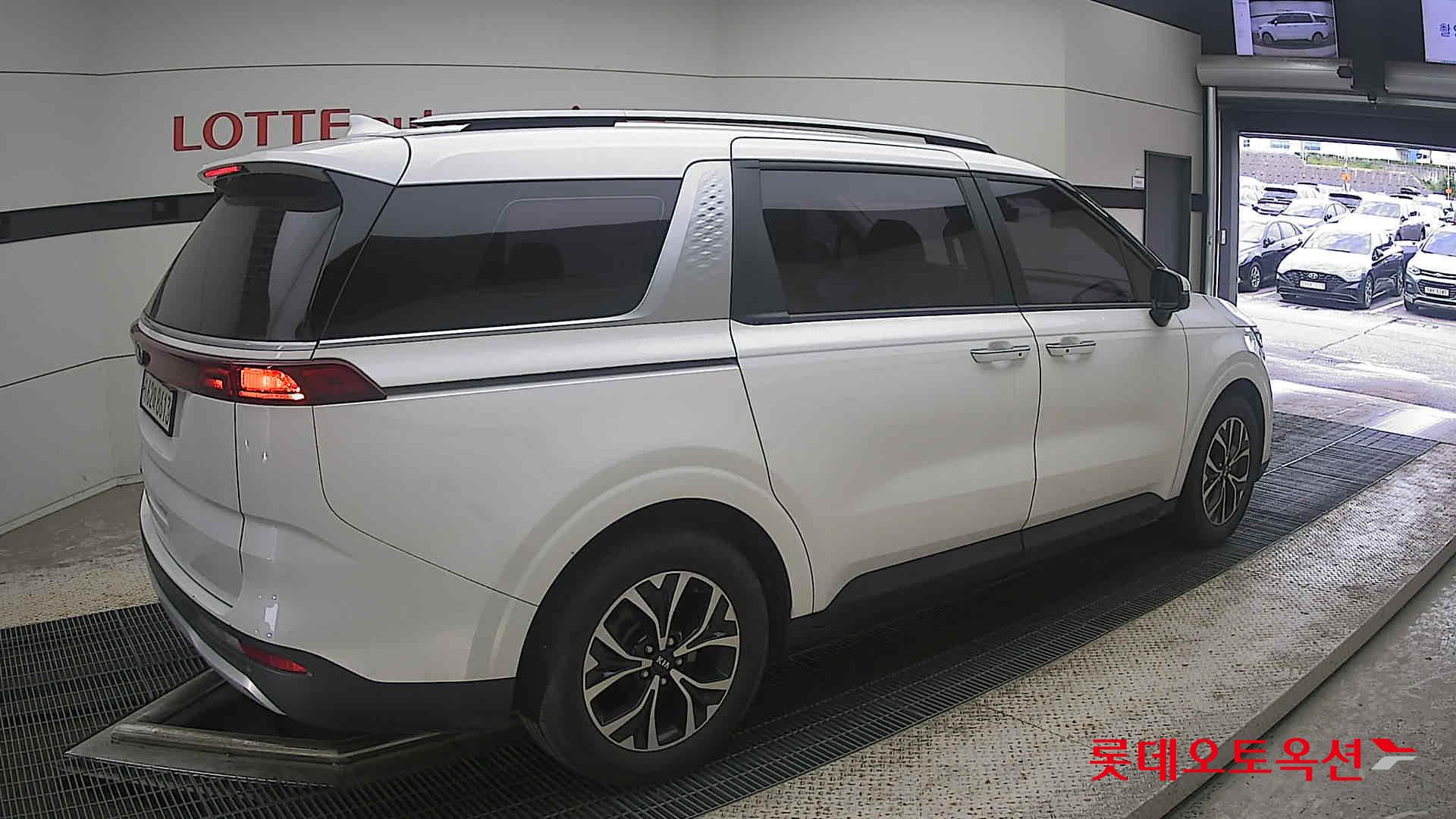 2021 - kia carnival