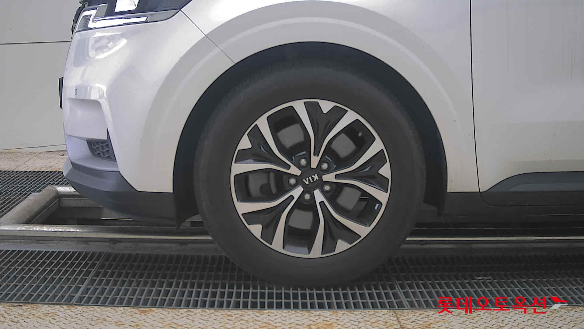 2021 - kia carnival