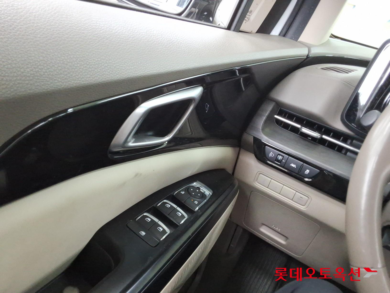 2021 - kia carnival