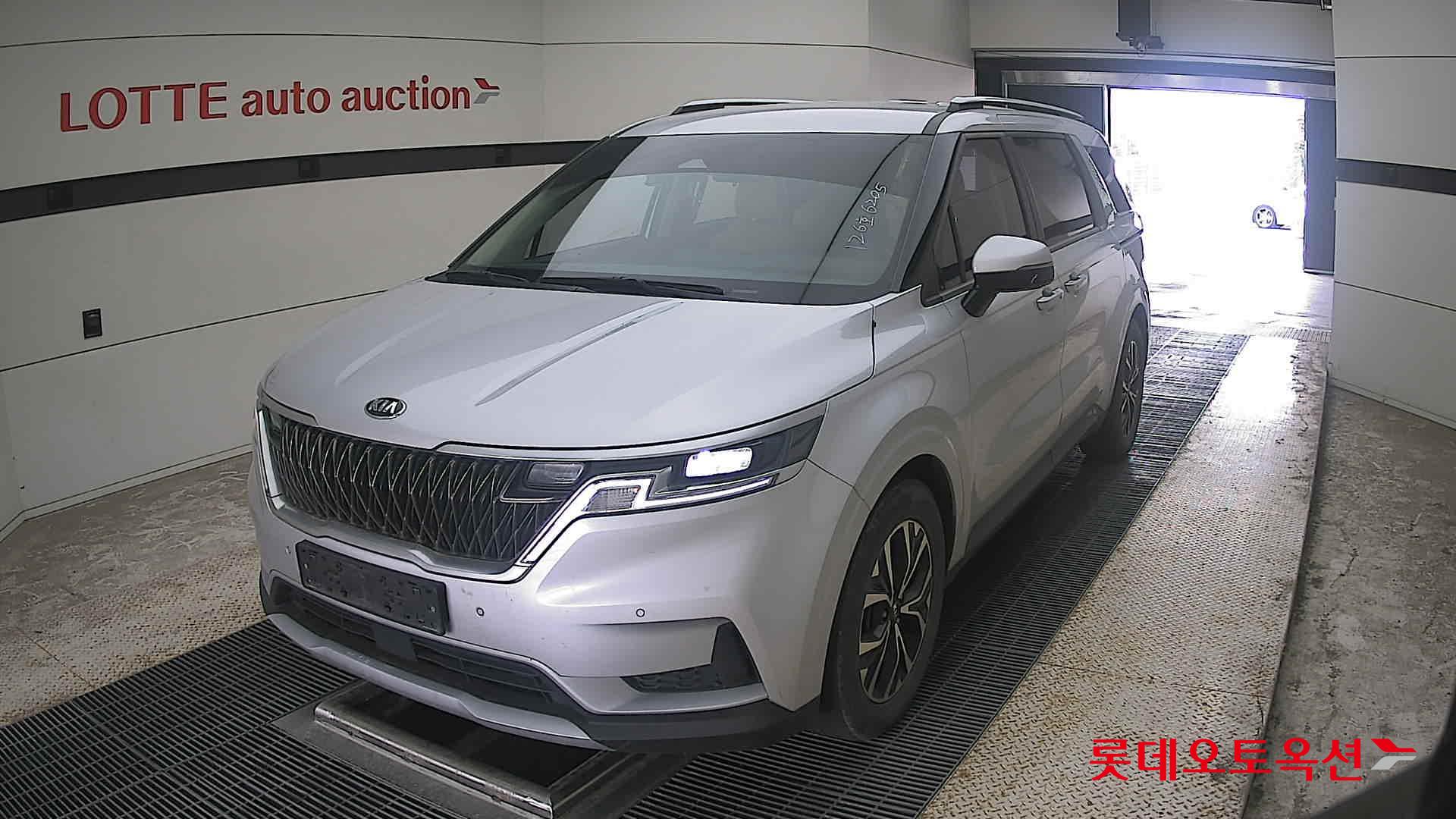 2021 - kia carnival