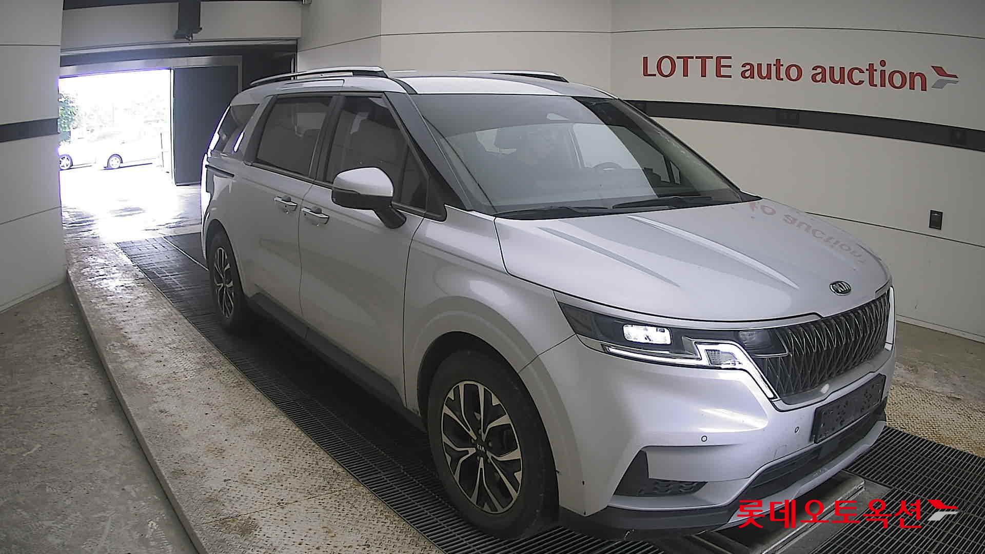 2021 - kia carnival