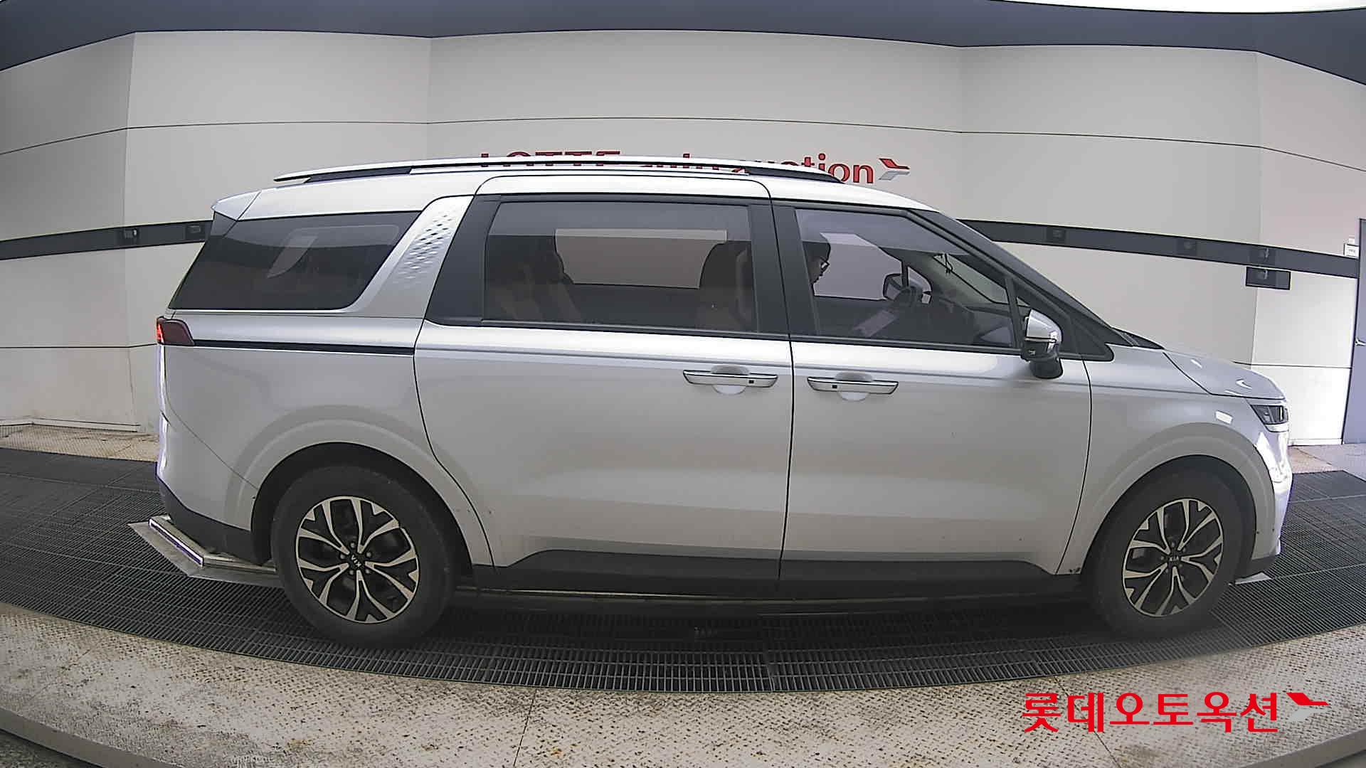 2021 - kia carnival