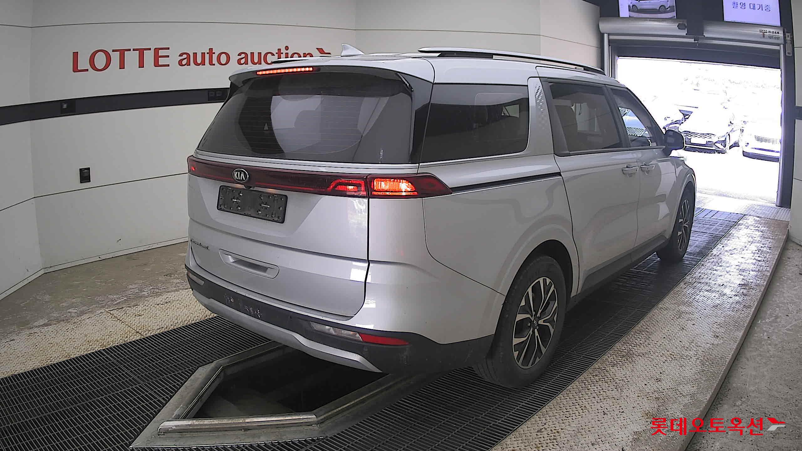 2021 - kia carnival