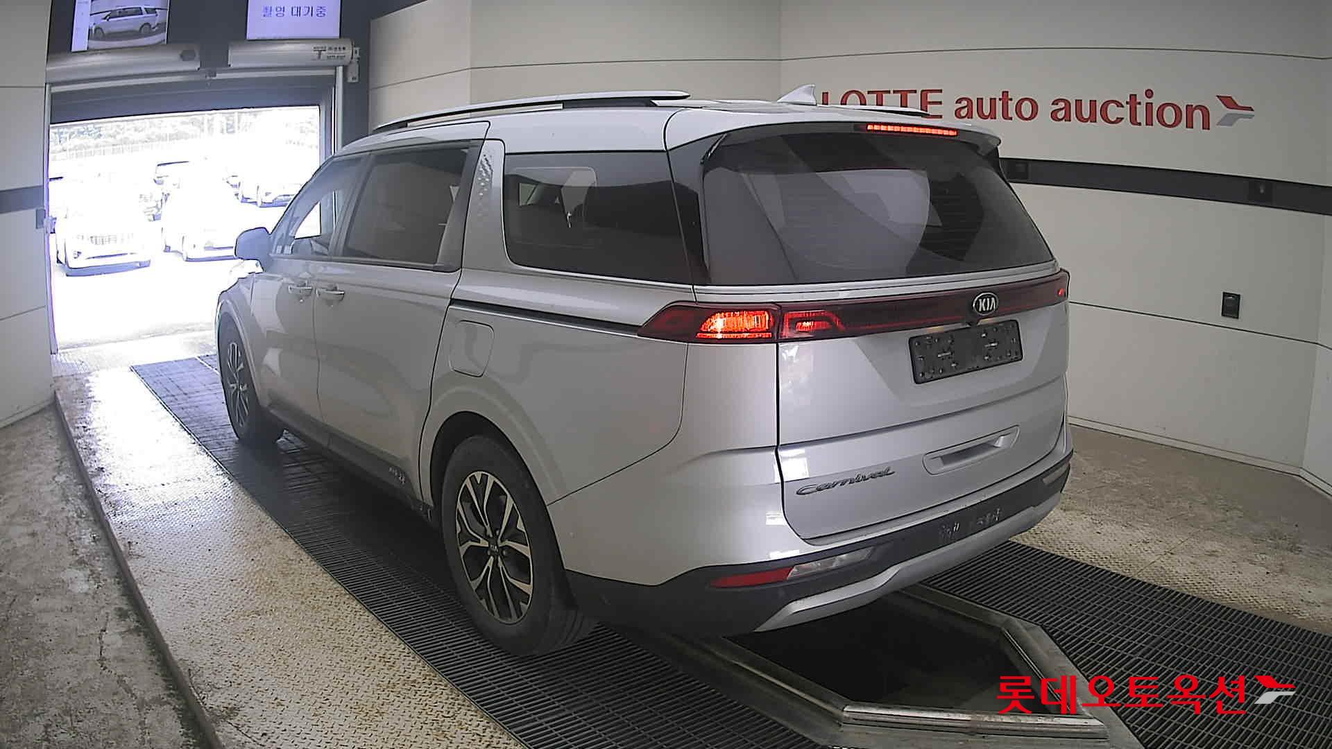 2021 - kia carnival