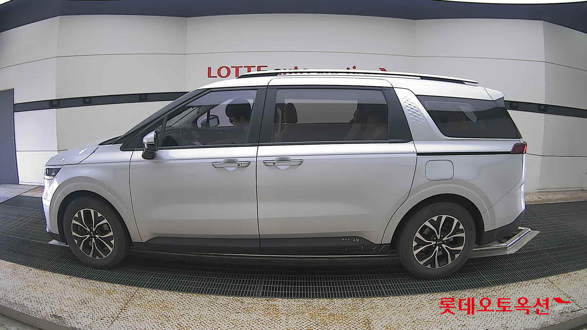 2021 - kia carnival