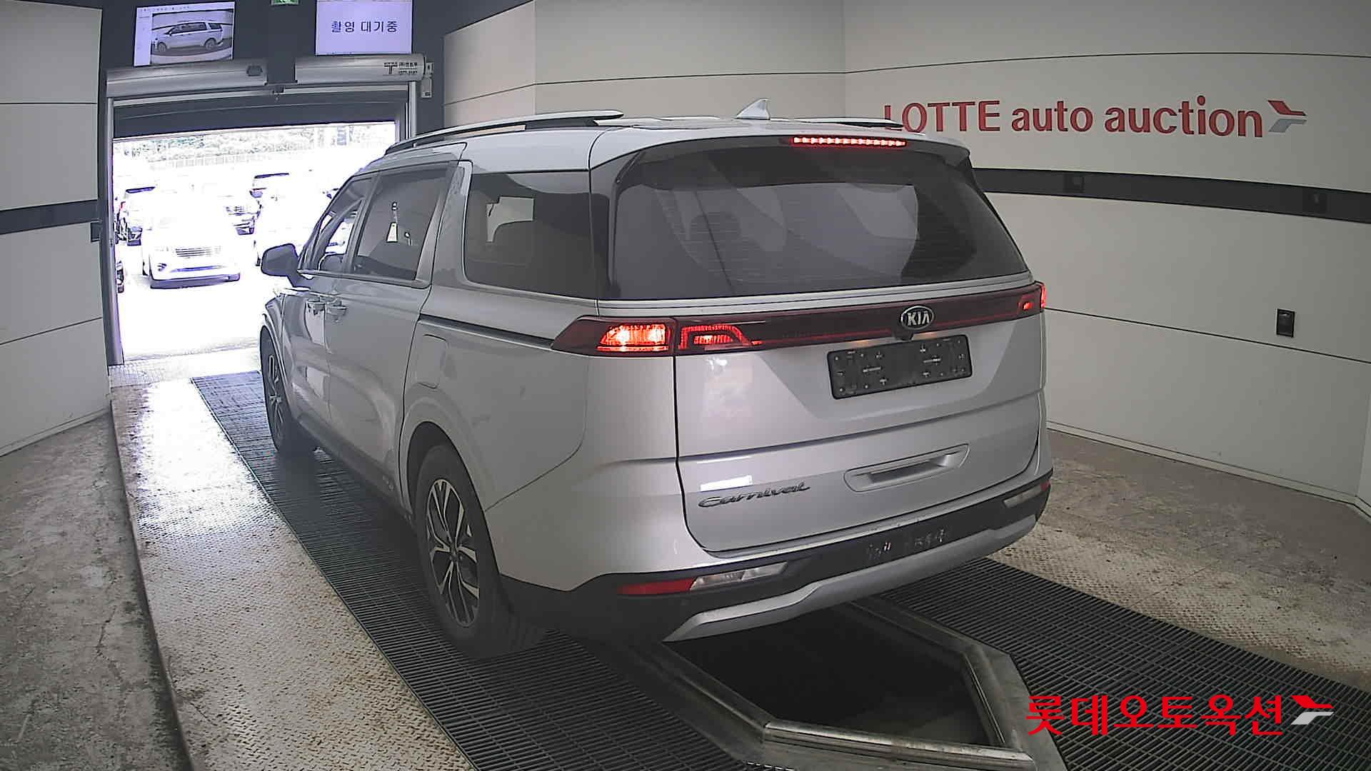 2021 - kia carnival