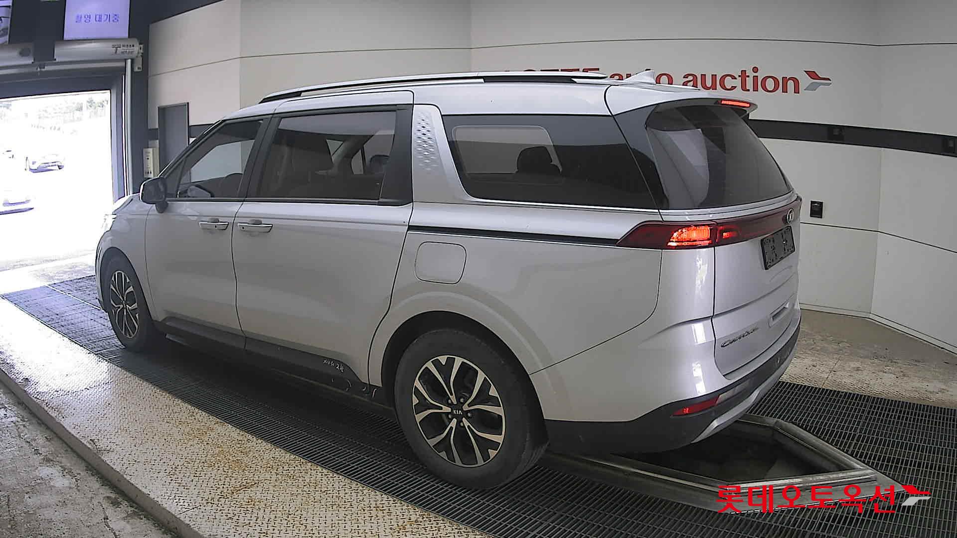 2021 - kia carnival