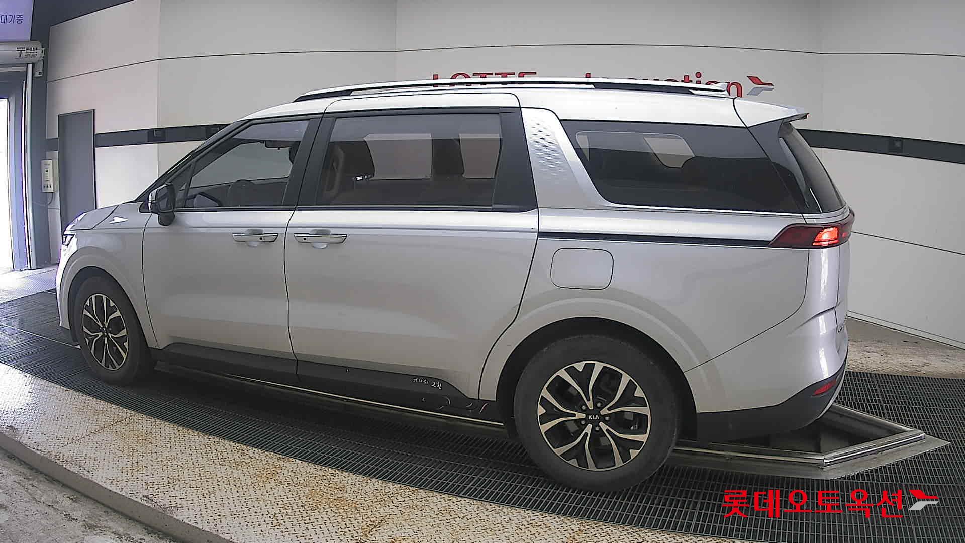 2021 - kia carnival