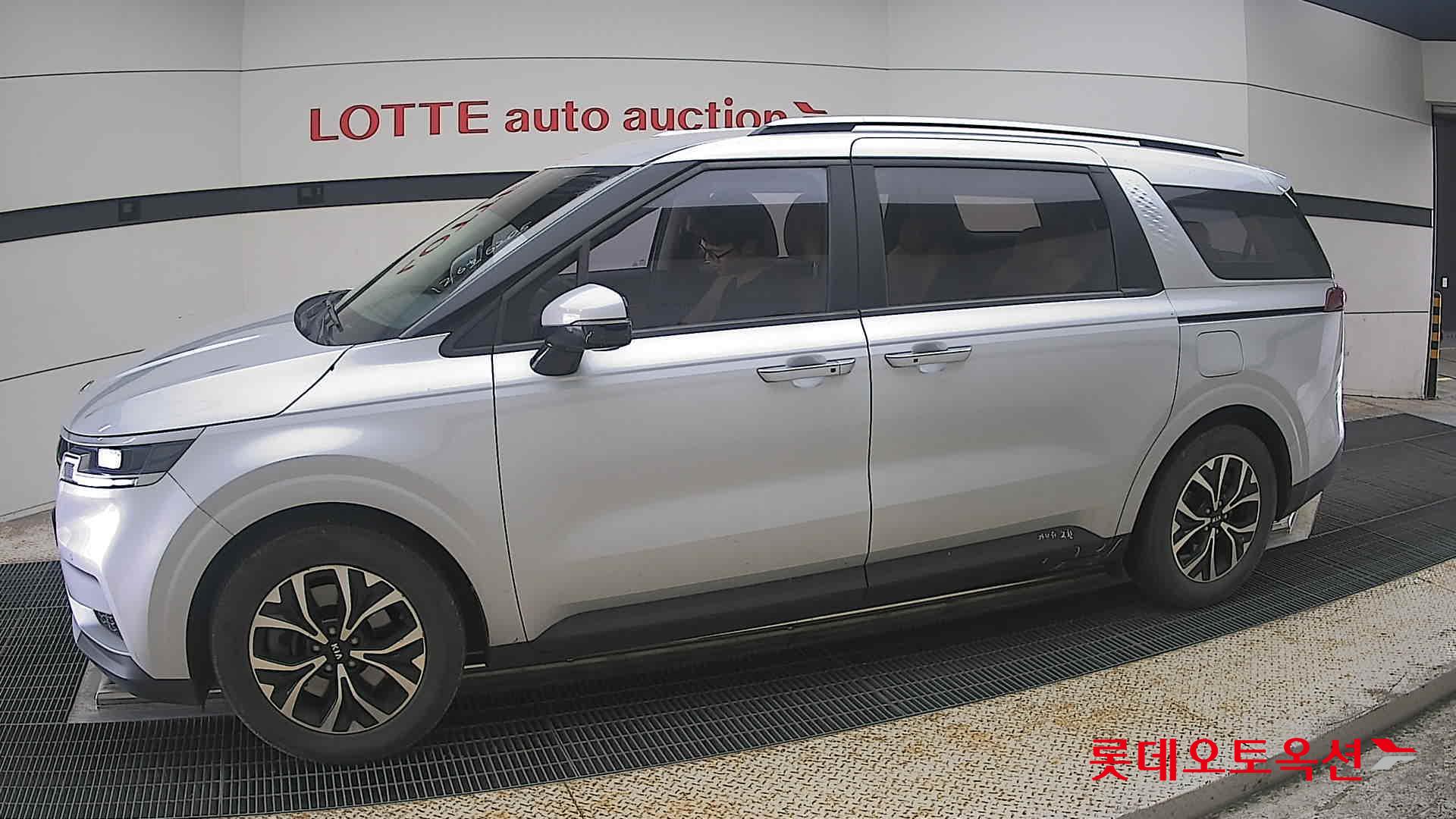 2021 - kia carnival