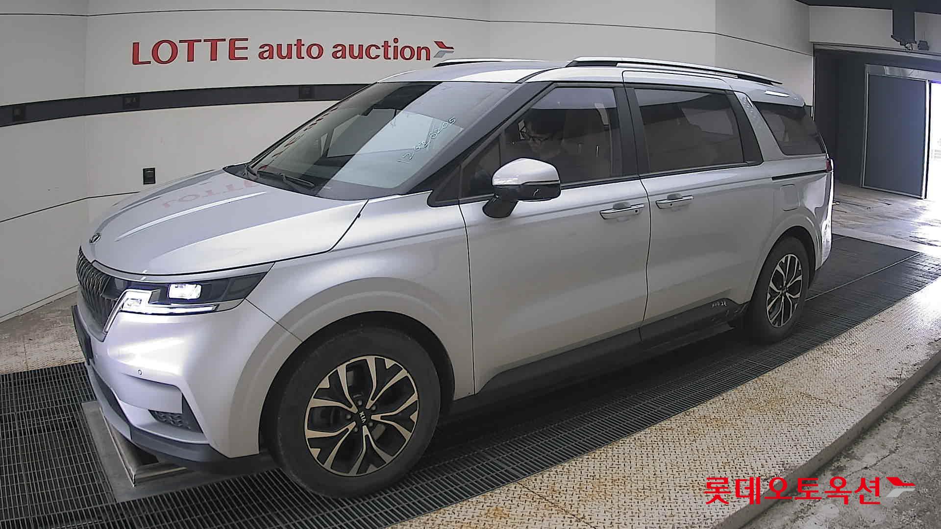 2021 - kia carnival