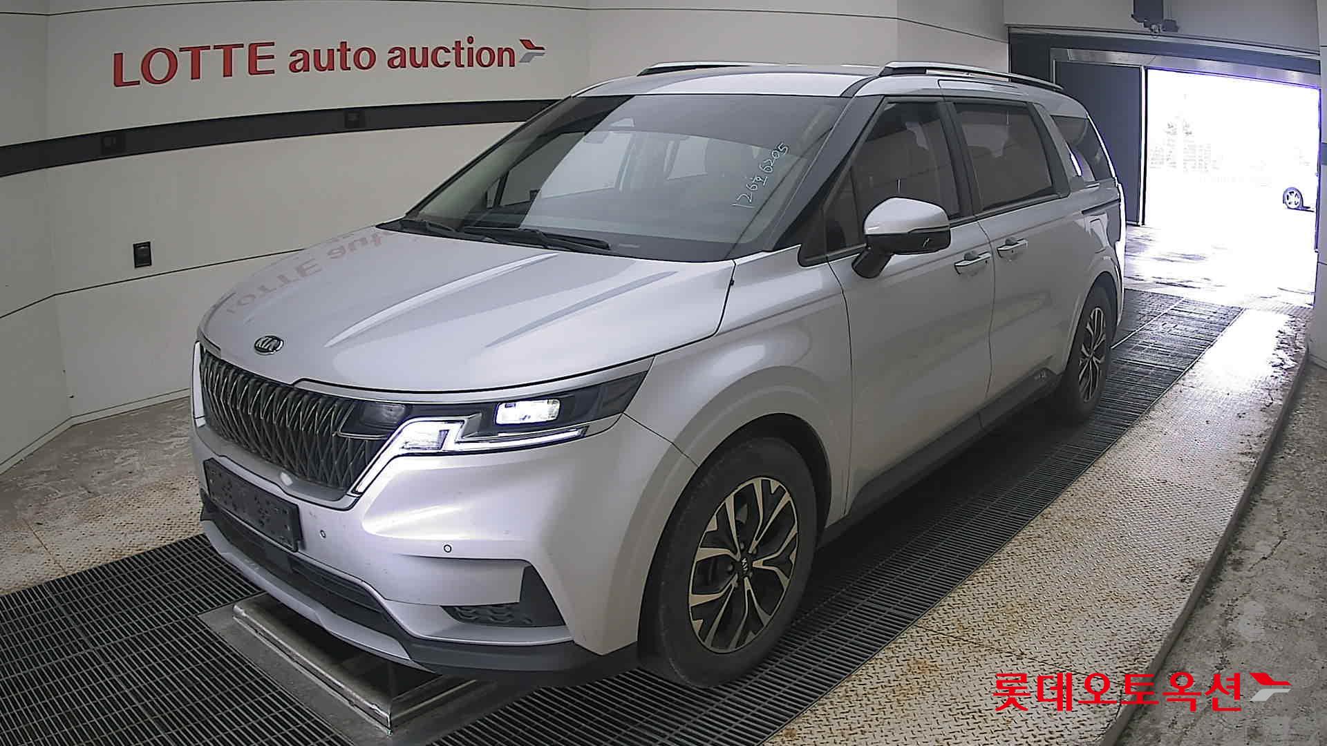 2021 - kia carnival