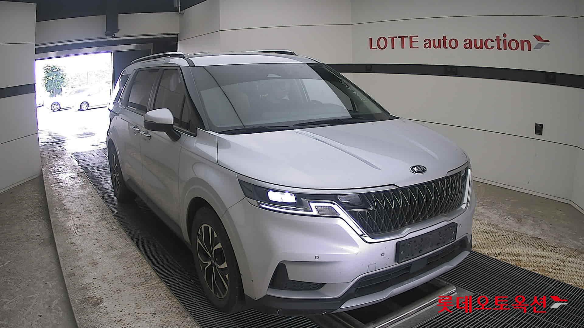 2021 - kia carnival