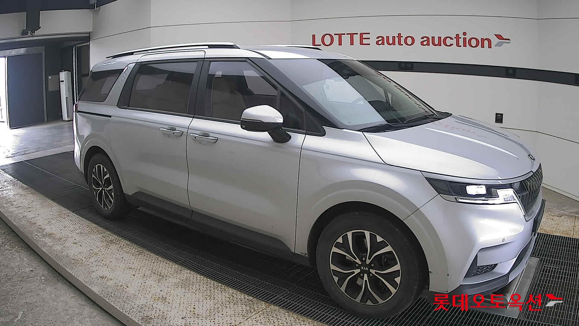 2021 - kia carnival