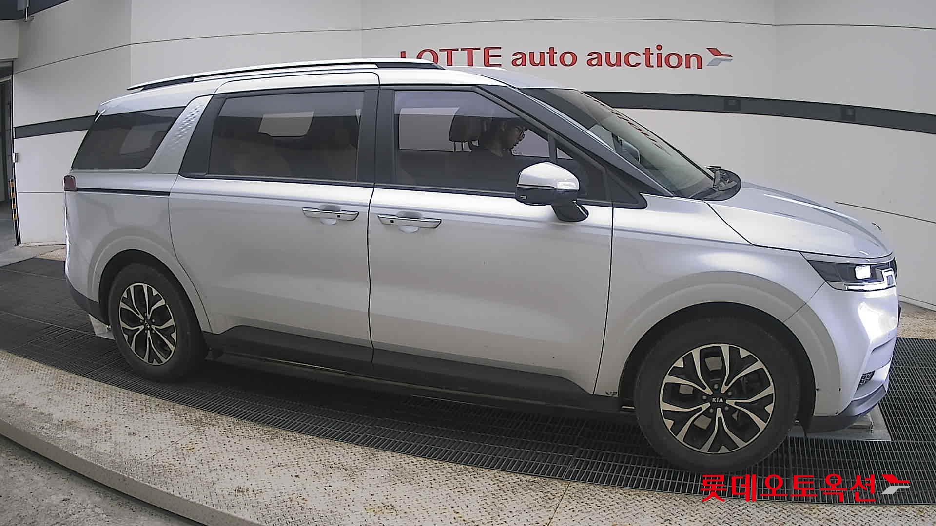 2021 - kia carnival