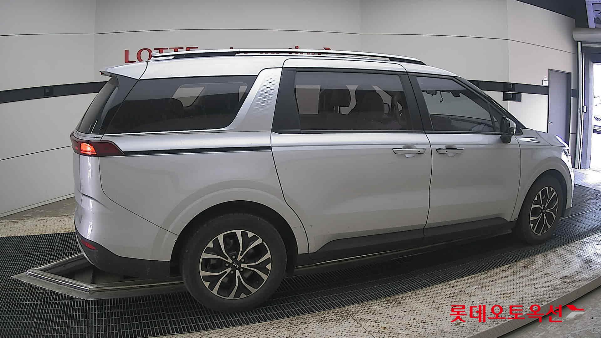 2021 - kia carnival