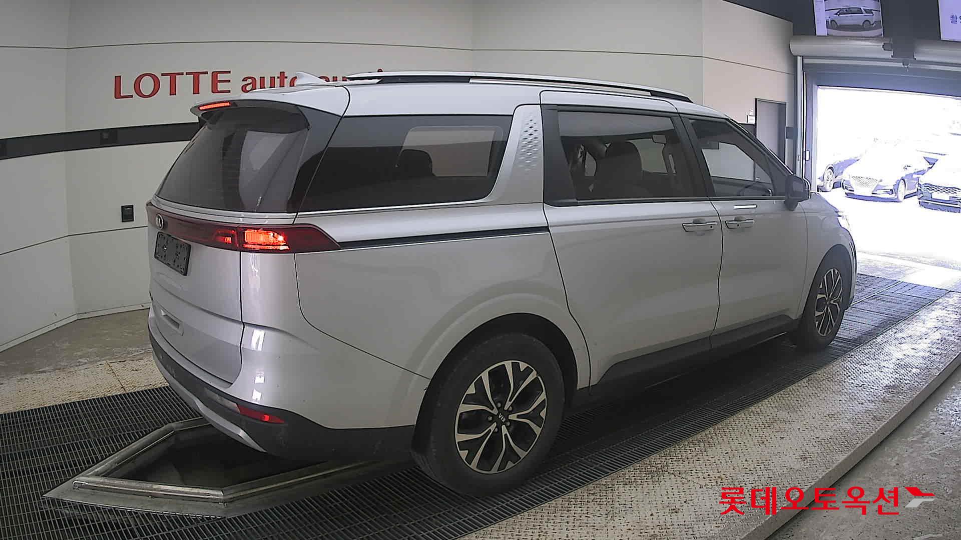 2021 - kia carnival