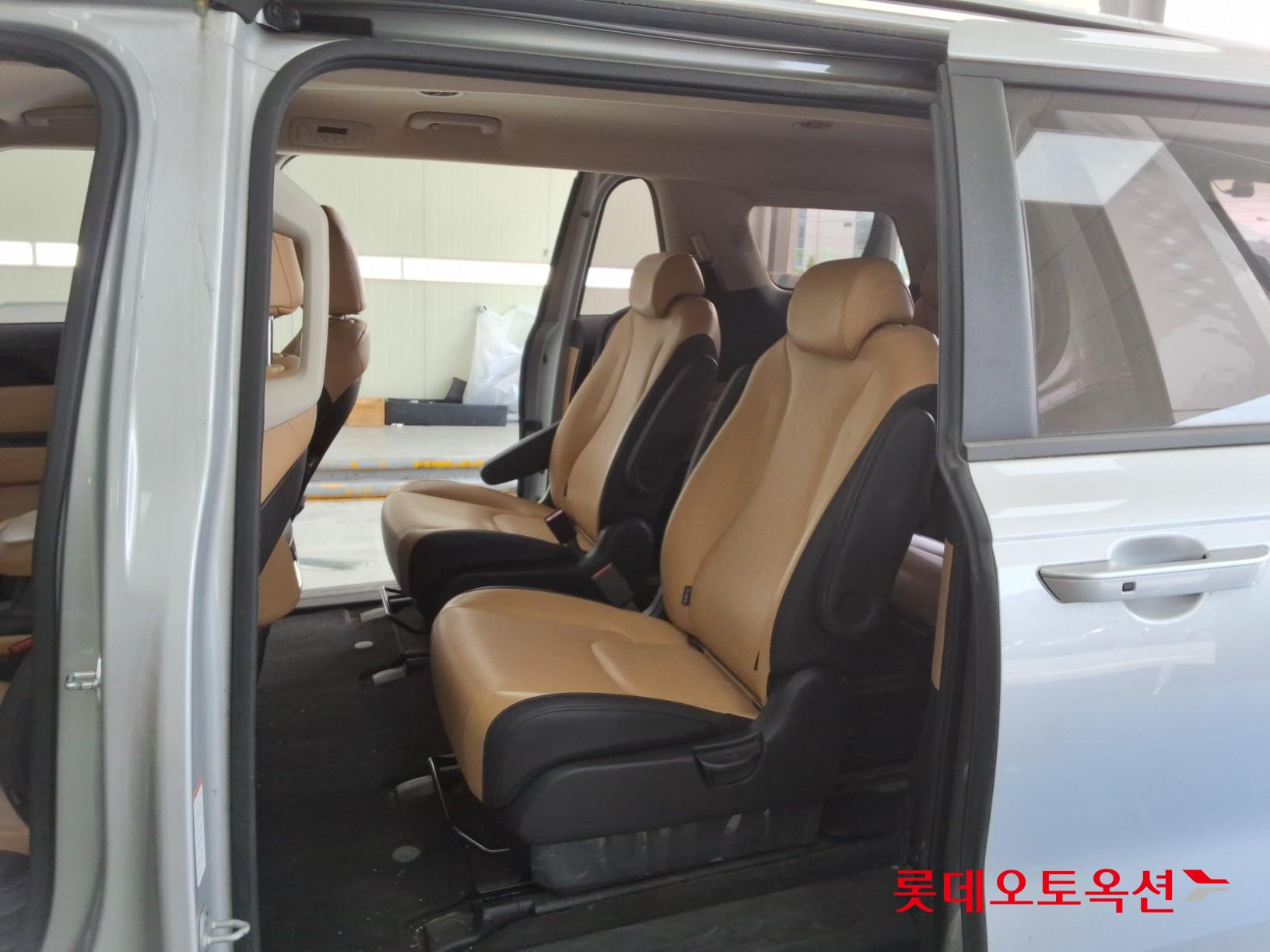 2021 - kia carnival