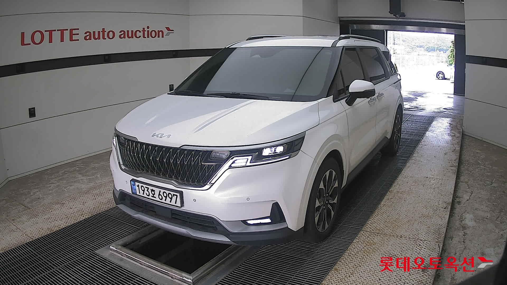 2023 - kia carnival