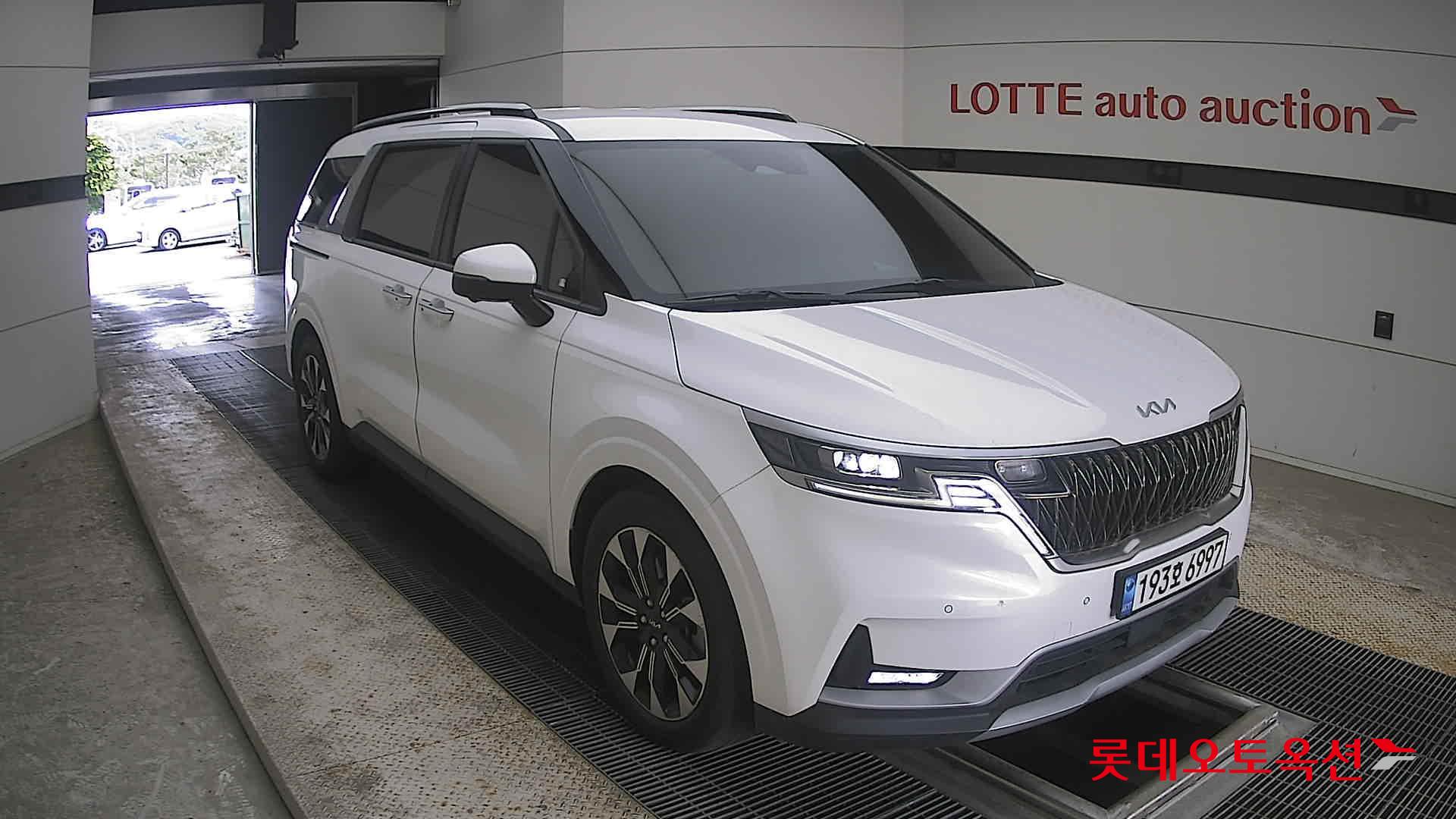 2023 - kia carnival