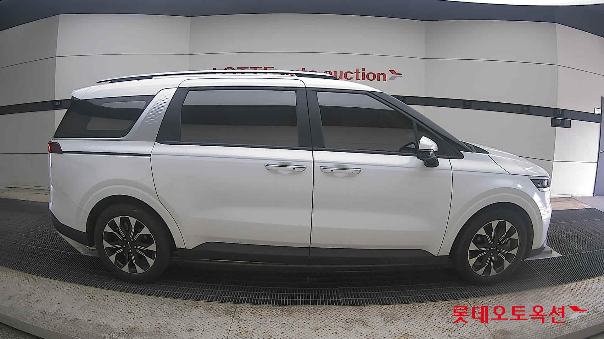 2023 - kia carnival