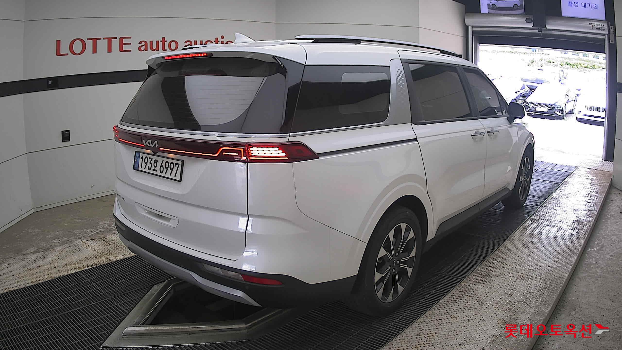 2023 - kia carnival