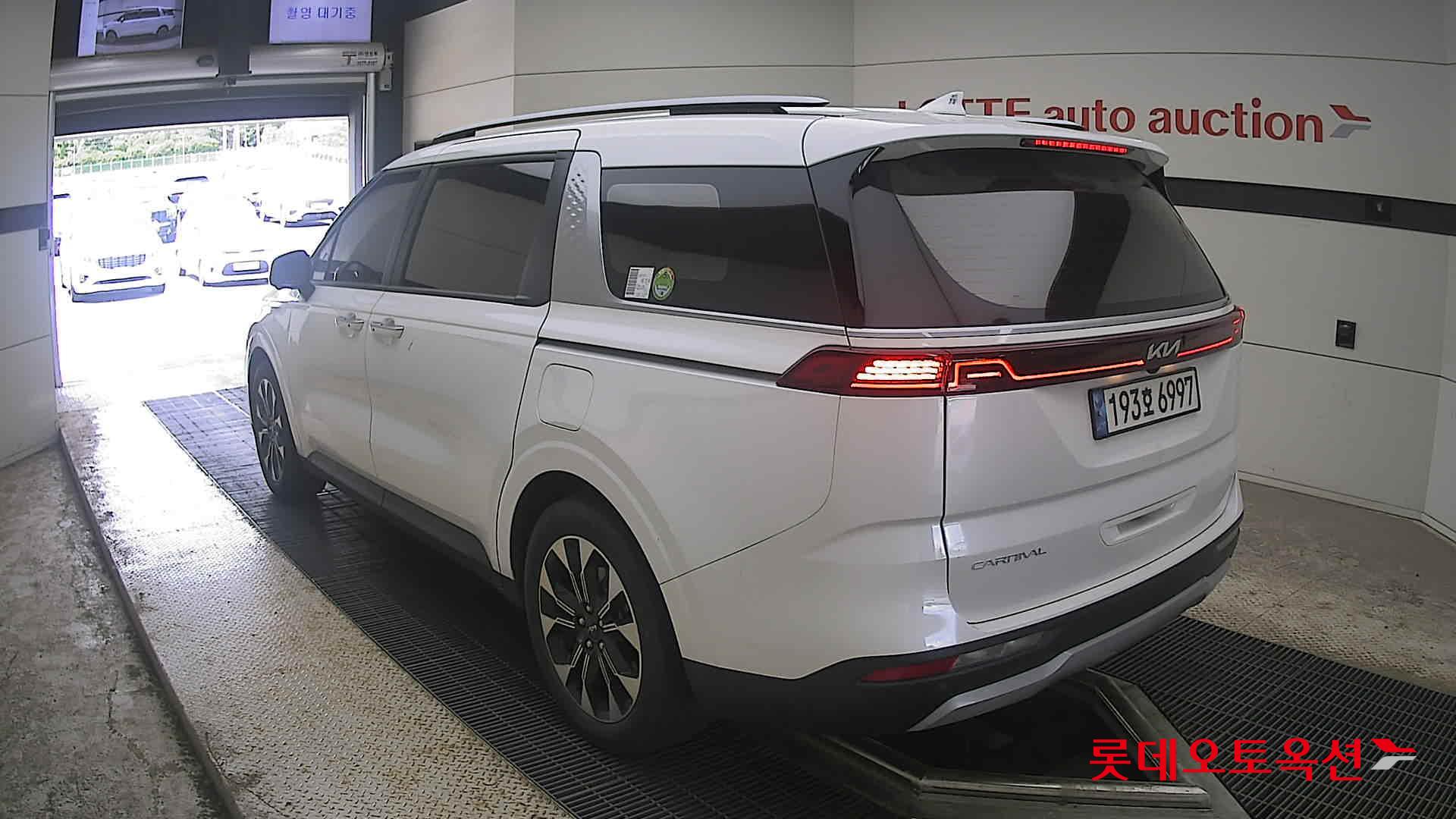 2023 - kia carnival