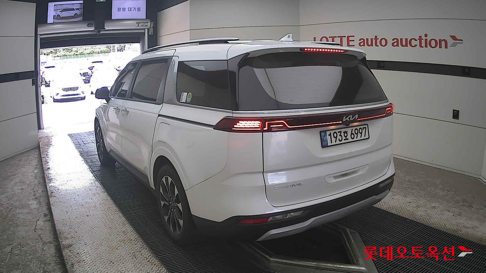 2023 - kia carnival