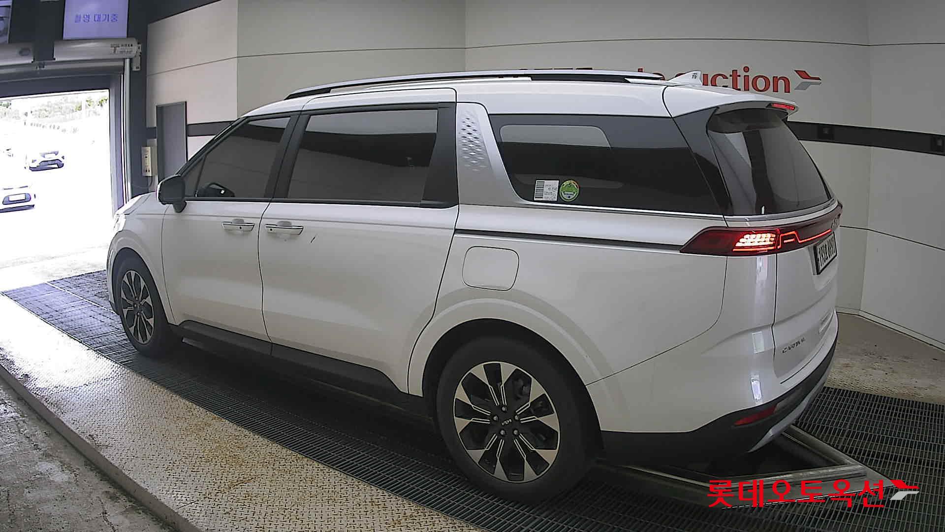 2023 - kia carnival