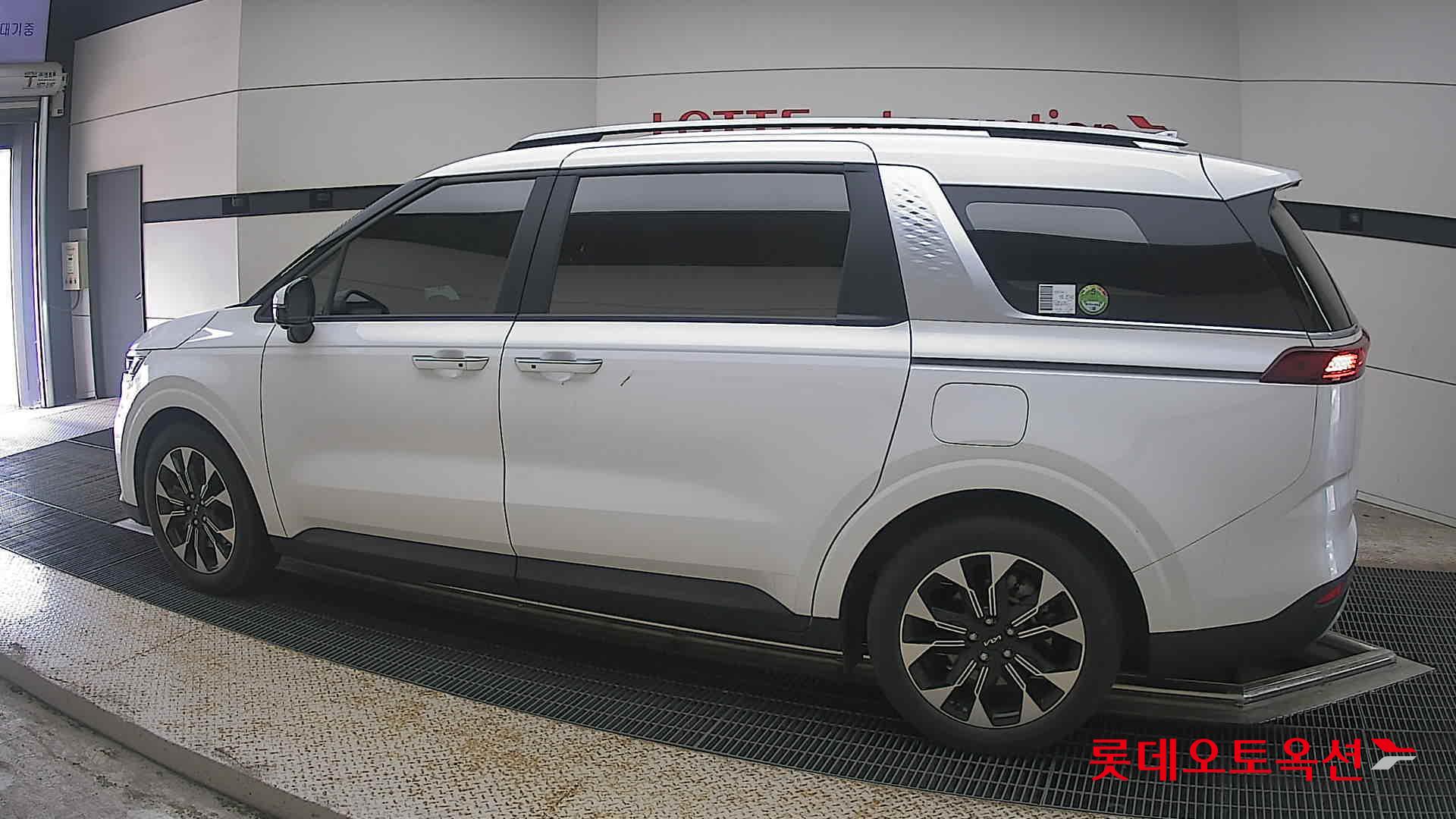2023 - kia carnival
