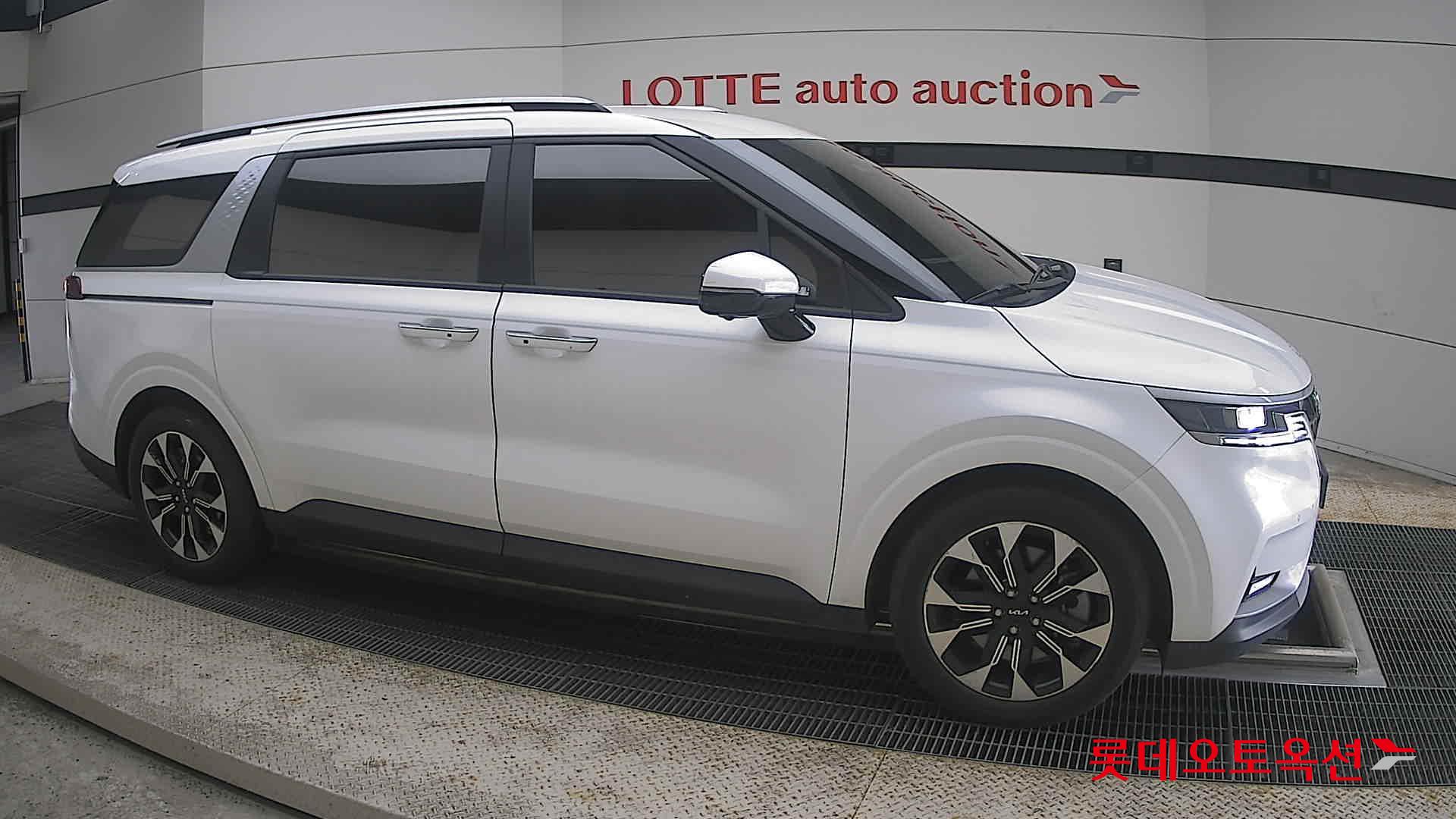2023 - kia carnival