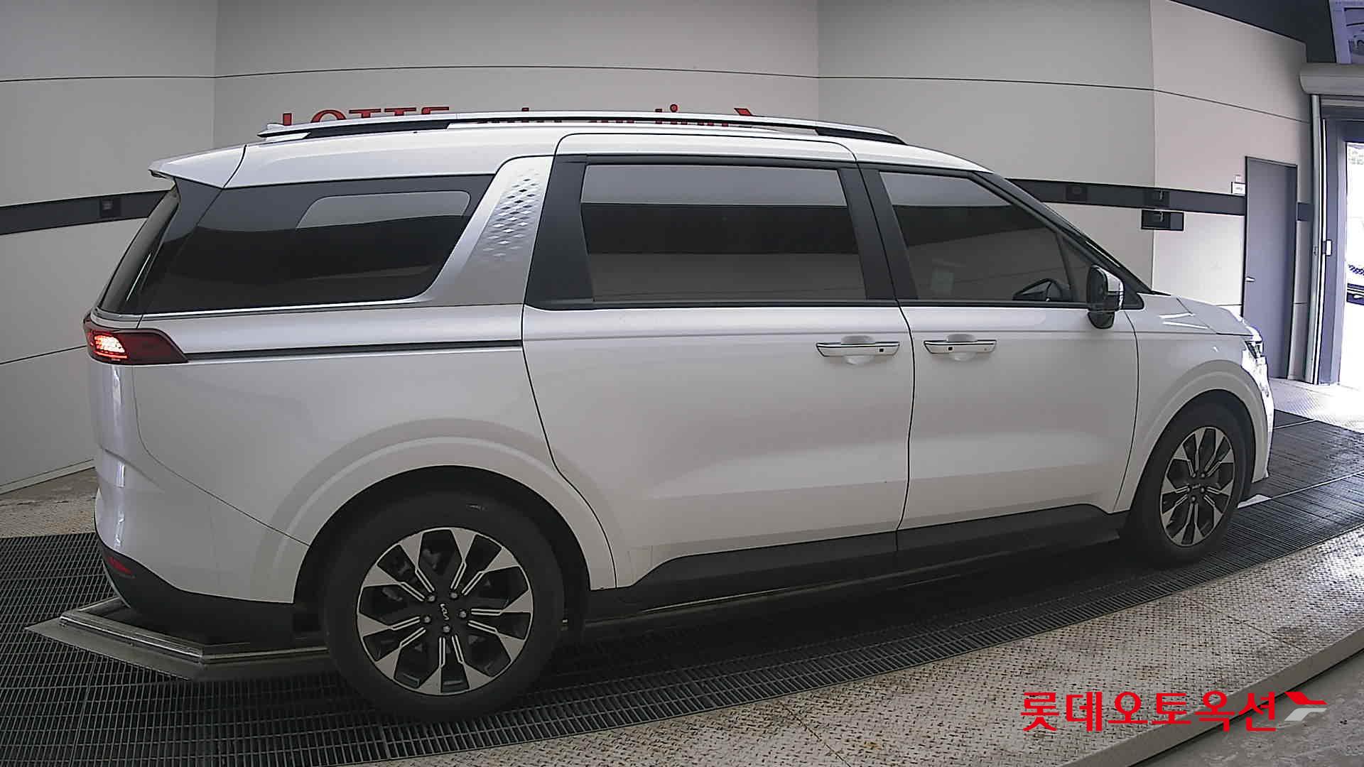 2023 - kia carnival