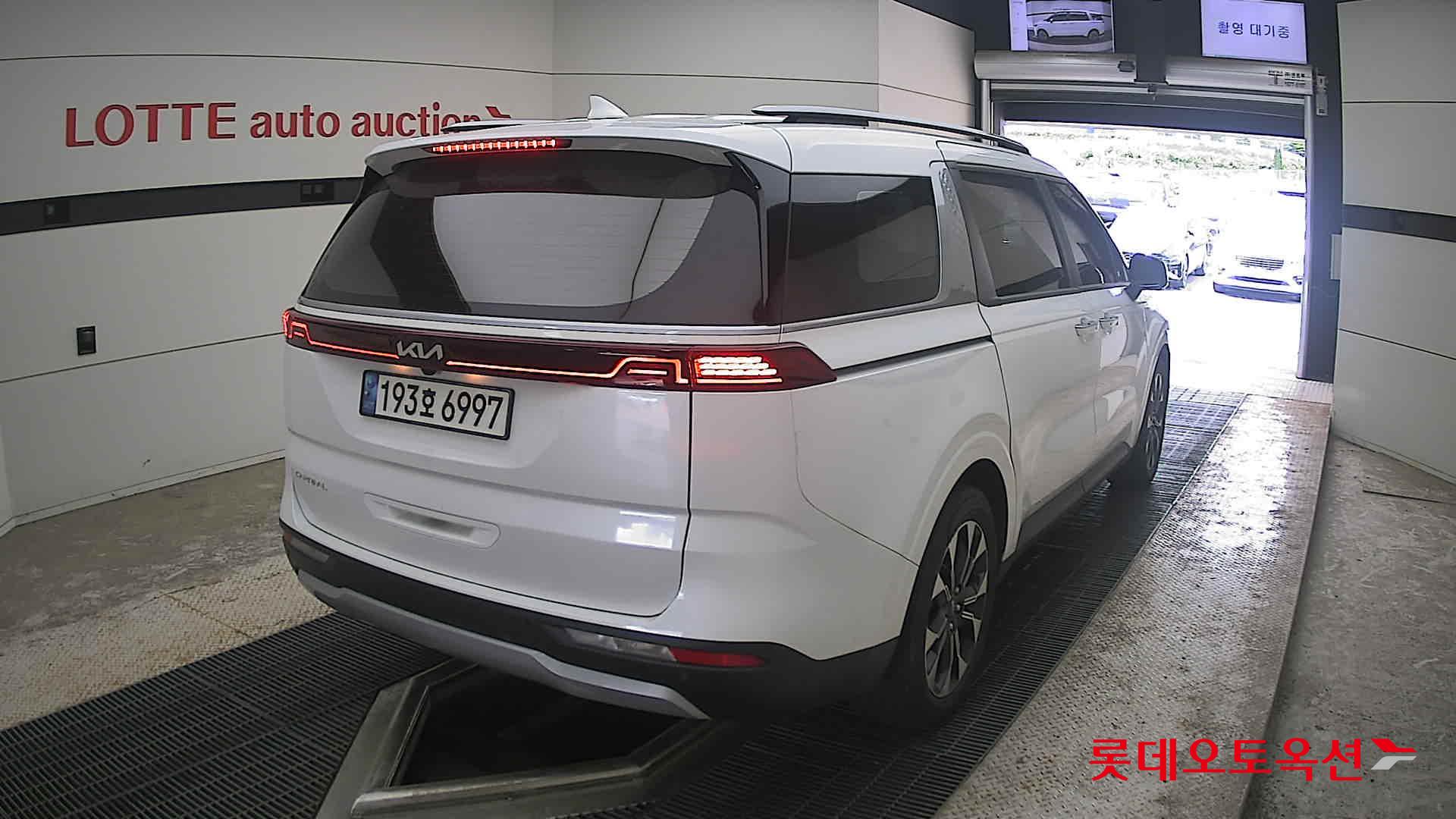 2023 - kia carnival