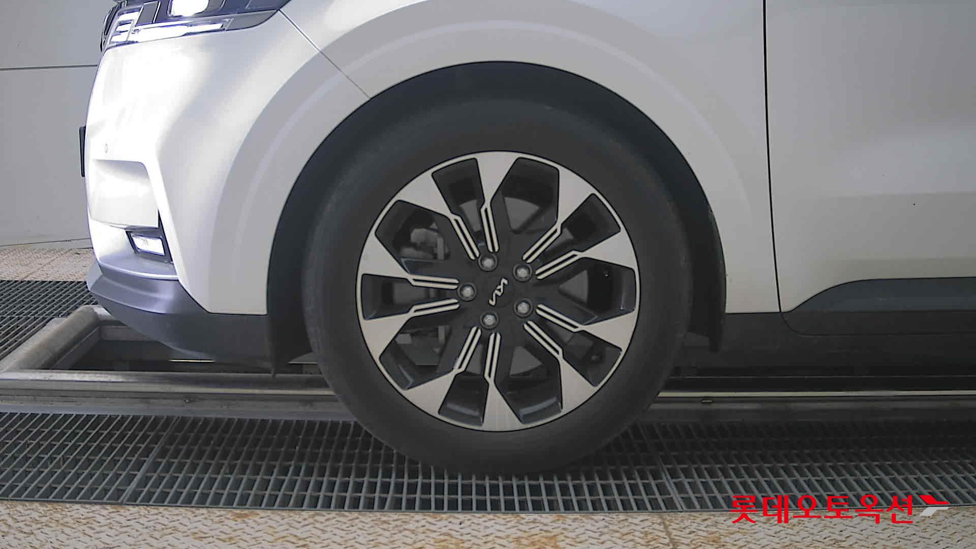 2023 - kia carnival