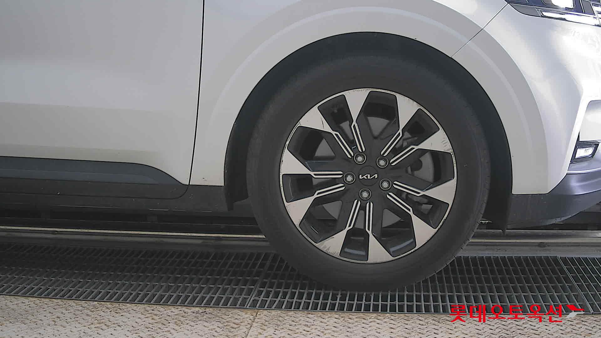 2023 - kia carnival